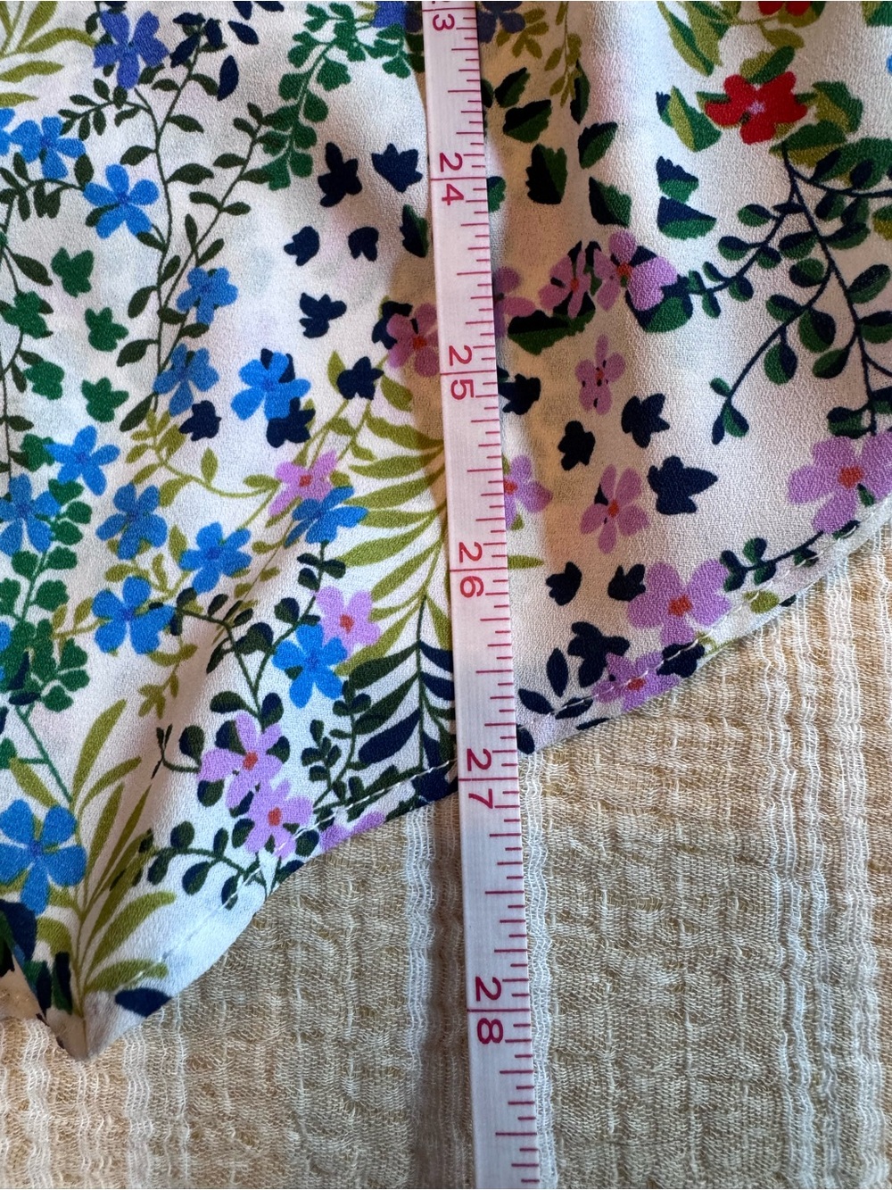 CAbi White Multi Floral V-Neck Tank SZ Large - loose and comfortable - Picture 6 of 8